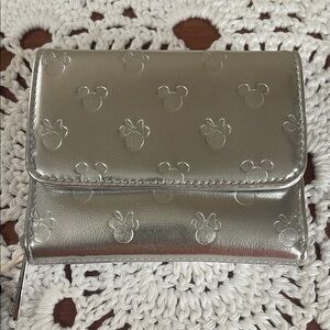 Loungefly Disney Minnie Mouse Silver Embossed Wallet NWT